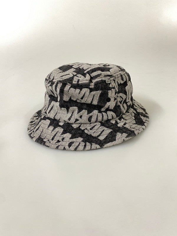 【中古品】【メンズ】 SUPREME シュプリーム FAT TIP JACQUARD DENIM CRUSHER ファット ティップ ジャカード デニム クラッシャー 帽子 ハット バケットハット 185-261008-KS-27-min サイズ：M-R カラー：ブラック/グレー 万代Net店