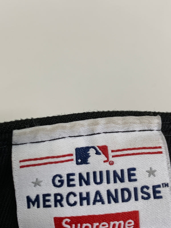 【中古品】【メンズ】 SUPREME シュプリーム NEW YORK YANKEES NEW ERA CAP ニューヨークヤンキース ニューエラ キャップ 帽子 185-261013-yn-01-min サイズ：7 1/4 57.7cm カラー：ブラック 万代Net店