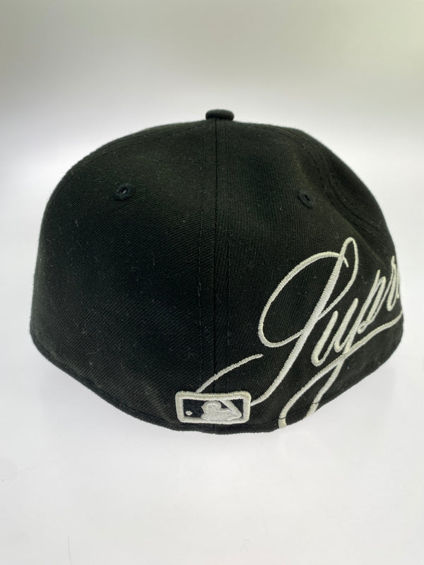 【中古品】【メンズ】 SUPREME シュプリーム NEW YORK YANKEES NEW ERA CAP ニューヨークヤンキース ニューエラ キャップ 帽子 185-261013-yn-01-min サイズ：7 1/4 57.7cm カラー：ブラック 万代Net店