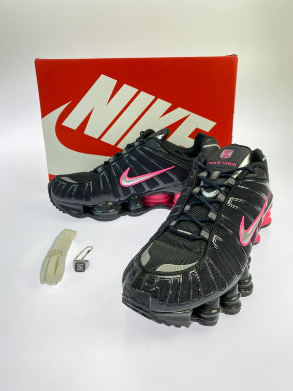 【中古品】【メンズ】 NIKE ナイキ W SHOX TL OFF NOIR METALLIC SILVER-HYPER ウィメンズ ショックス ティーエル オフ ノワール メタリック シルバー ハイパー IQ0273-045 靴 シューズ スニーカー 160-261011-hu-02-min カラー：OFF NOIR/METALLIC SILVER 万代Net店