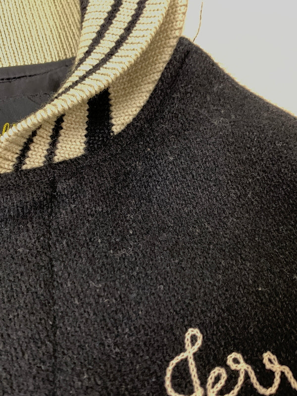 【現状渡し品】【メンズ】 C.A.B.CLOTHING キャブ クロージング 8262 CHAIN STITCH WOOL VARSITY JACKET チェーンステッチ・ウール・バーシティジャケット スタジャン 146-261010-ta-06-min サイズ：L カラー：ブラック/ベージュ 万代Net店