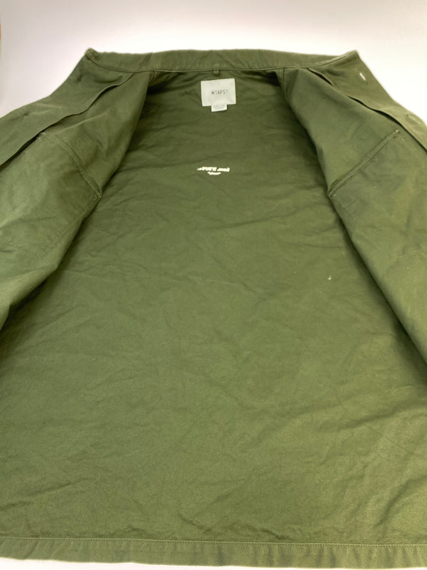 【中古品】【メンズ】 WTAPS ダブルタップス 24SS CBW 01 LS COTTON SATIN IDENTITY エルエス コットン サテン アイデンティティ 241CWDT-SHM02 メンズ トップス 142-261014-KS-01-min サイズ：04 カラー：グリーン 万代Net店