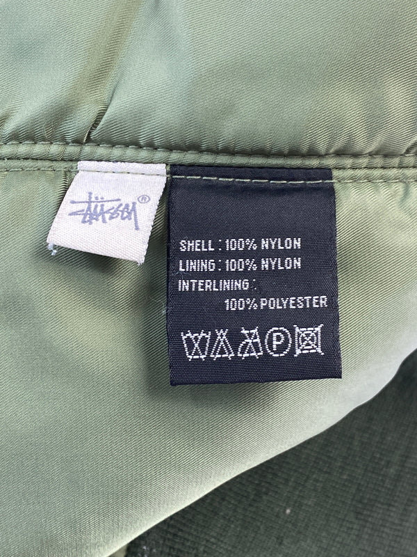 【現状渡し品】【メンズ】 STUSSY ステューシー × ALPHA × FRAGMENT 25TH MA-1 アルファ フラグメント MA-1 ジャケット アウター 142-261013-yn-21-min サイズ：L カラー：オリーブグリーン 万代Net店