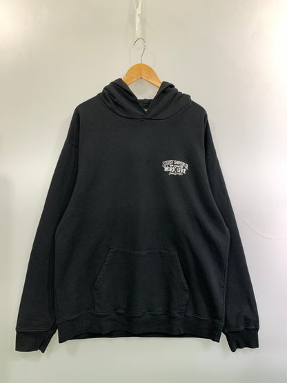 【中古品】【メンズ】 STUSSY × OUR LEGACY WORK SHOP ステューシー アワーレガシー ワークショップ 3923786 SURFMAN PIGMENT DYED HOODIE サーフマン ピグメントダイ フーディー パーカー トップス 142-261010-ta-22-min サイズ：XL カラー：ブラック 万代Net店