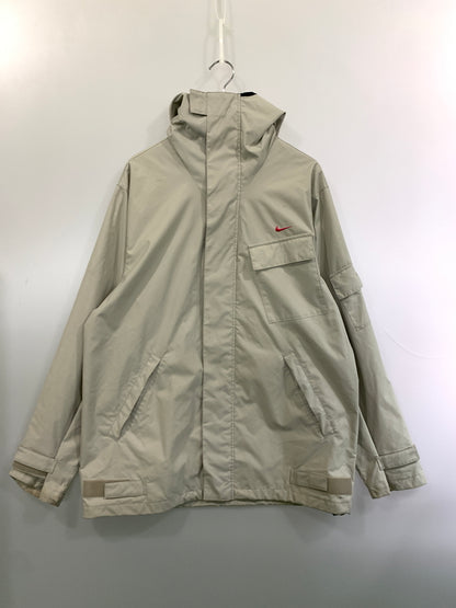 【現状渡し品】【メンズ】 NIKE ナイキ 00S ADVANCED INNOVATION TEAM NYLON MOUNTAIN HOODIE アドバンスド・イノベーション・チーム ナイロンジャケット マウンテンパーカ 146-261010-ta-35-min サイズ：XXL カラー：ライトグレー系 万代Net店