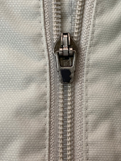 【現状渡し品】【メンズ】 NIKE ナイキ 00S ADVANCED INNOVATION TEAM NYLON MOUNTAIN HOODIE アドバンスド・イノベーション・チーム ナイロンジャケット マウンテンパーカ 146-261010-ta-35-min サイズ：XXL カラー：ライトグレー系 万代Net店