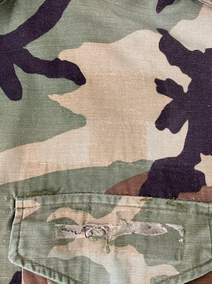 【現状渡し品】【メンズ】 U.S.ARMY ユーエスアーミー 90S M-65 FIELD JACKET 8415-01-099-7835 90年代 M-65 フィールド ジャケット ミリタリー アメリカ軍 戦闘服 カモフラ 146-261008-em-34-min サイズ：MEDIUM REGULAR カラー：迷彩柄 万代Net店