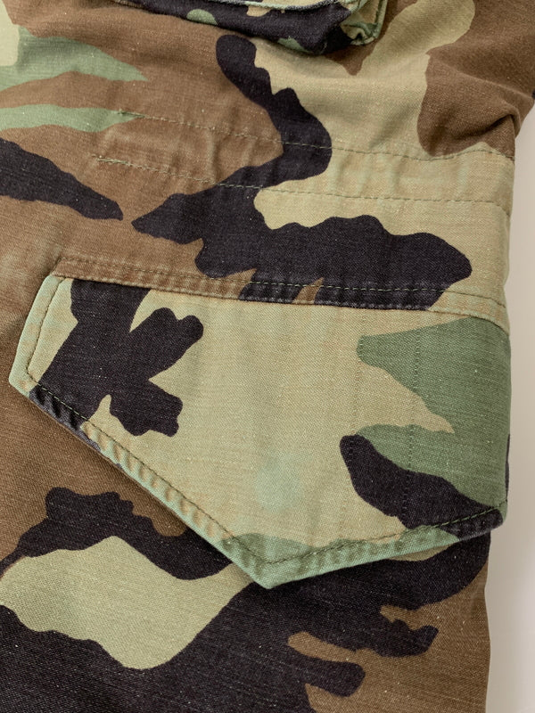 【現状渡し品】【メンズ】 U.S.ARMY ユーエスアーミー 90S M-65 FIELD JACKET 8415-01-099-7835 90年代 M-65 フィールド ジャケット ミリタリー アメリカ軍 戦闘服 カモフラ 146-261008-em-34-min サイズ：MEDIUM REGULAR カラー：迷彩柄 万代Net店