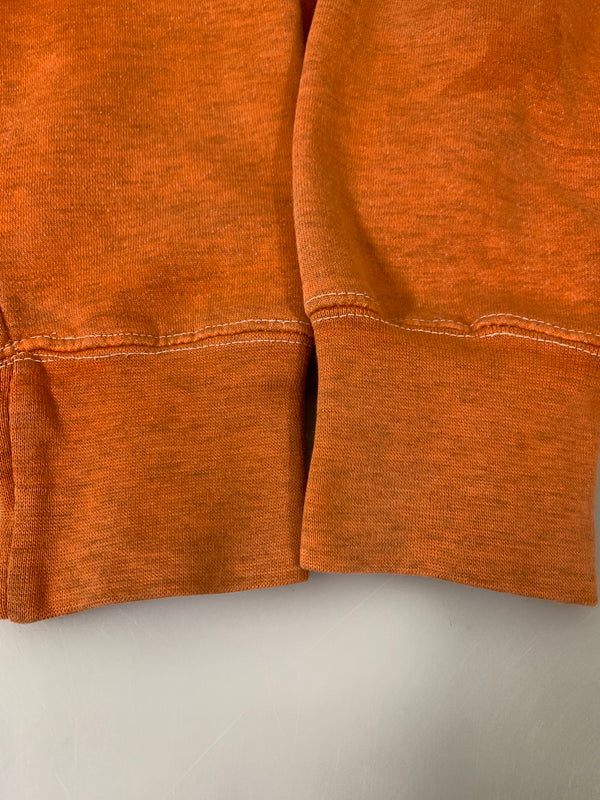 【現状渡し品】【メンズ】 USED ユーズド J.AMERICA KEINENKUGEL PRINT SWEATSHIRT プリント スウェット 長袖 ロゴプリント トップス トレーナー 146-261008-em-29-min サイズ：M カラー：オレンジ 万代Net店