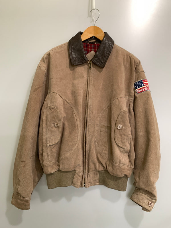 【現状渡し品】【メンズ】 JOHN ASHFORD ジョン・アシュフォード SUEDE LEATHER JACKET スエード レザー ジャケット メンズ アウター 革 ブルゾン フルジップ 146-261008-em-23-min サイズ：S カラー：ライトブラウン 万代Net店
