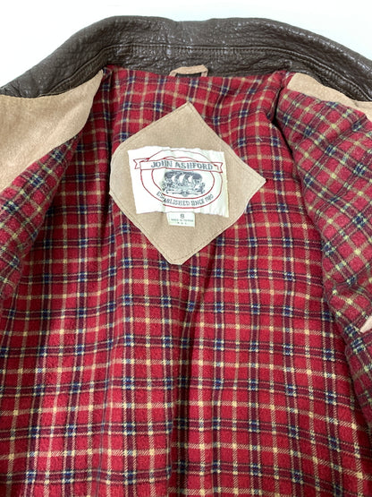 【現状渡し品】【メンズ】 JOHN ASHFORD ジョン・アシュフォード SUEDE LEATHER JACKET スエード レザー ジャケット メンズ アウター 革 ブルゾン フルジップ 146-261008-em-23-min サイズ：S カラー：ライトブラウン 万代Net店