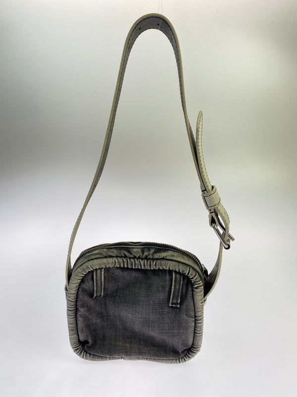 【中古品】【メンズ】 DIESEL ディーゼル DARK WASH DENIM HAND BAG ダーク ウォッシュ デニム ハンド バッグ カバン 188-261011-hu-31-min カラー：ブラック/ホワイト 万代Net店