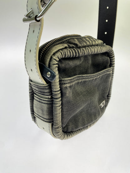 【中古品】【メンズ】 DIESEL ディーゼル DARK WASH DENIM HAND BAG ダーク ウォッシュ デニム ハンド バッグ カバン 188-261011-hu-31-min カラー：ブラック/ホワイト 万代Net店