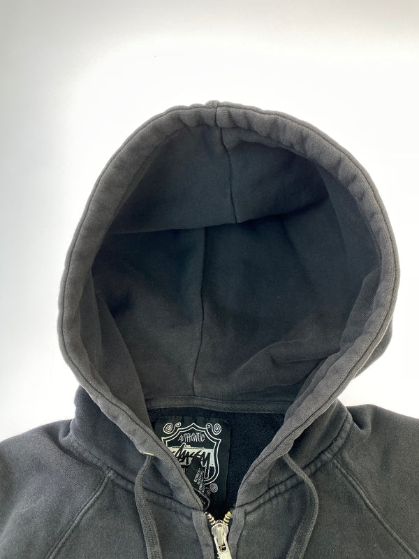 【現状渡し品】【メンズ】 STUSSY ステューシー ZIP HOODIE ジップフーディ メンズ トップス パーカー 142-261014-KS-13-min サイズ：S カラー：ブラック 万代Net店
