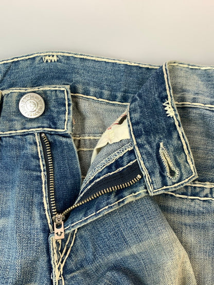 【ジャンク品】【メンズ】 TRUE RELIGION トゥルーレリジョン JOEY SUPER T DENIM PANTS 24-803NBT2 ョイ スーパーティー デニムパンツ メンズ ボトムス ジーンズ ジーパン 156-261020-em-65-min サイズ：31 カラー：インディゴ 万代Net店