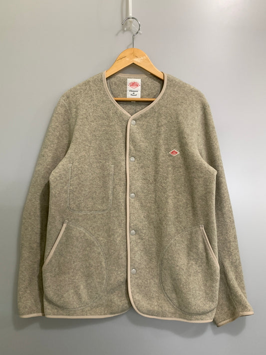 【中古品】【メンズ】 DANTON ダントン JD-8939 ノーカラーフリースジャケット ライトアウター 140-261021-jt-11-min サイズ：40 カラー：グレー/ベージュ 万代Net店