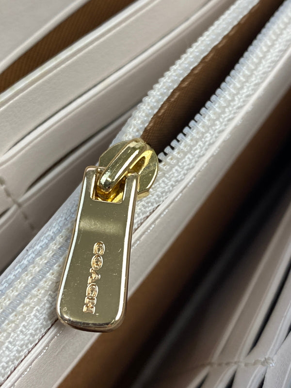 【中古品】【レディース】 COACH コーチ F39673 シグネチャー L字ファスナー 長財布 財布 181-261027-jt-01-min カラー：ベージュ 万代Net店
