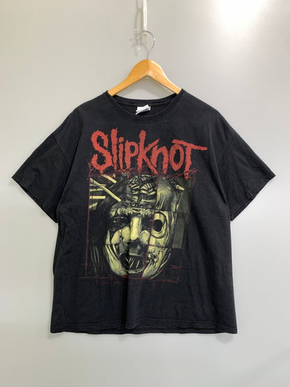 【中古品】【メンズ】 SLIPKNOT MEMBER SPLIT FACE TEE スリップノット メンバー スプリット フェイス 半袖Tシャツ メタルバンド メンズ トップス 146-261016-em-42-min サイズ：XL カラー：ブラック 万代Net店