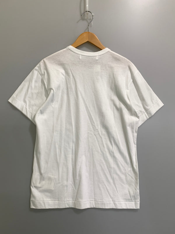 【中古品】【メンズ】 PLAY COMME DES GARCONS プレイ コムデギャルソン T-SHIRT WITH BLACK EMBLEM AX-T064-051-2-6 Tシャツ ウィズ ブラックエンブレム 半袖Tシャツ トップス 140-261020-yn-26-min サイズ：L カラー：ホワイト 万代Net店