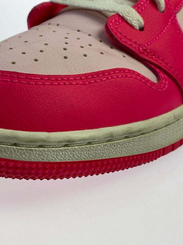 【中古品】【レディース】 NIKE ナイキ JORDAN BRAND AIR JORDAN 1 LOW (GS) 553560-661 GS エアジョーダン1 ロー スニーカー ガールズ 160-261018-em-05-min サイズ：24.0cm カラー：PINK FOAM HYPER PINK-SUMMIT WHITE 万代Net店