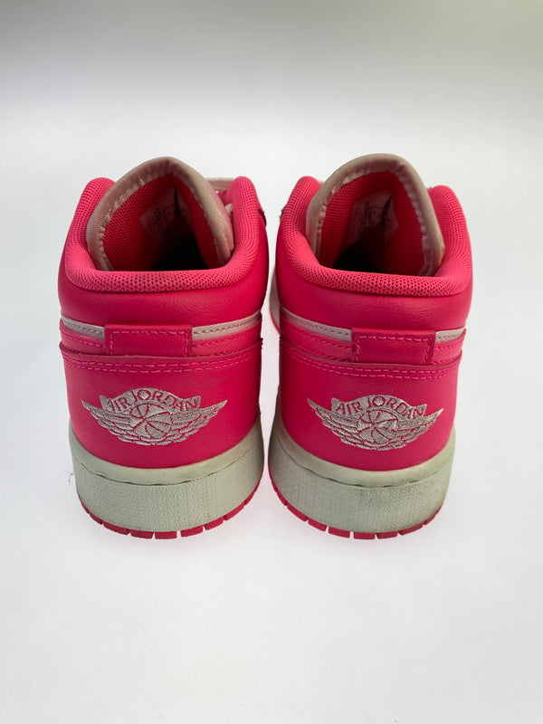 【中古品】【レディース】 NIKE ナイキ JORDAN BRAND AIR JORDAN 1 LOW (GS) 553560-661 GS エアジョーダン1 ロー スニーカー ガールズ 160-261018-em-05-min サイズ：24.0cm カラー：PINK FOAM HYPER PINK-SUMMIT WHITE 万代Net店