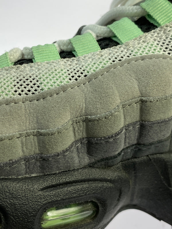 【中古品】【レディース】 NIKE ナイキ AIR MAX 95 BIG BUBBLE HJ5996-005 ウィメンズ エアマックス95 ビッグバブル スニーカー シューズ 166-261018-em-04-min サイズ：24.0cm カラー：ブラック / ホワイト / ミディアム グレー / フレッシュ ミント 万代Net店