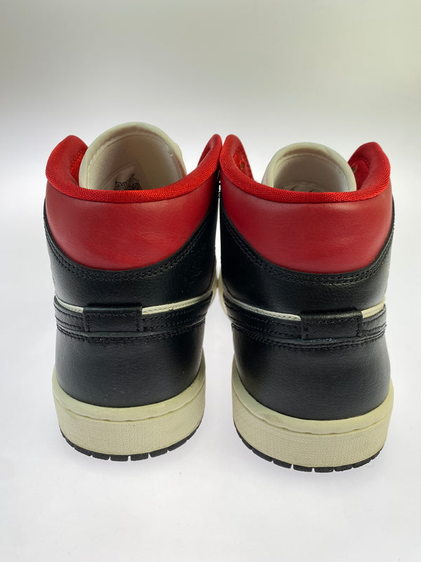 【中古品】【メンズ】 NIKE ナイキ WMNS AIR JORDAN 1 MID BQ6472-061 ウィメンズ エアジョーダン1 ミッド スニーカー メンズ シューズ 靴 160-261018-em-12-min サイズ：27.5cm カラー：Black/Gym Red 万代Net店