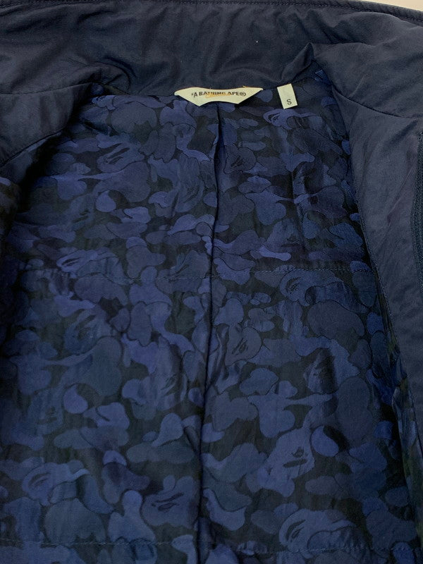 【中古品】【メンズ】 A BATHING APE アベイシングエイプ M-65 MILITARY JACKET ミリタリージャケット メンズ アウター 上着 142-261020-em-78-min サイズ：S カラー：ネイビー 万代Net店