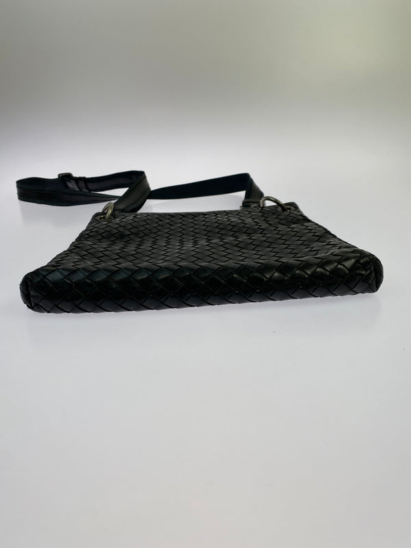 【現状渡し品】【レディース】 BOTTEGA VENETA ボッテガヴェネタ イントレチャート ショルダーバッグ レザー 編み込み 斜めがけ 鞄 カバン 180-261025-em-16-min カラー：ブラック 万代Net店