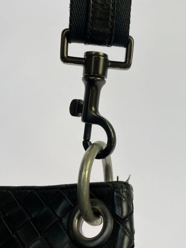 【現状渡し品】【レディース】 BOTTEGA VENETA ボッテガヴェネタ イントレチャート ショルダーバッグ レザー 編み込み 斜めがけ 鞄 カバン 180-261025-em-16-min カラー：ブラック 万代Net店