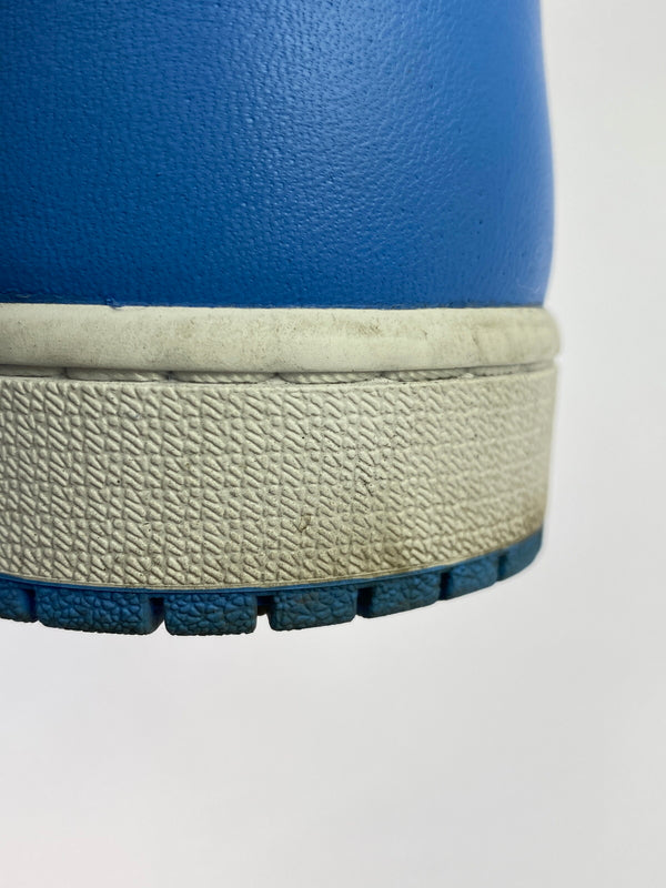【中古品】【メンズ】 NIKE ナイキ AIR JORDAN 1 RETRO HIGH OG "UNIVERSITY BLUE" DZ5485-400 エア ジョーダン ワン レトロ ハイ オージー ユニバーシティブルー 160-261017-KS-29-min サイズ：27.5cm US9.5 カラー：ブルー/ブラック/ホワイト 万代Net店