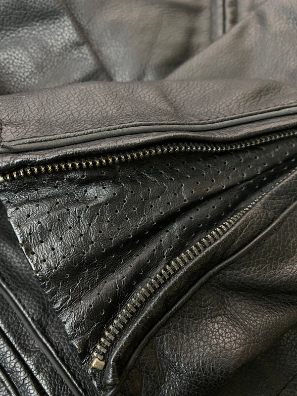 【中古品】【メンズ】 HARLEY-DAVIDSON ハーレーダビッドソン シングル ライダース ジャケット メンズ アウター バイク フルジップ 革ジャン 145-261015-em-09-min サイズ：M カラー：ブラック 万代Net店