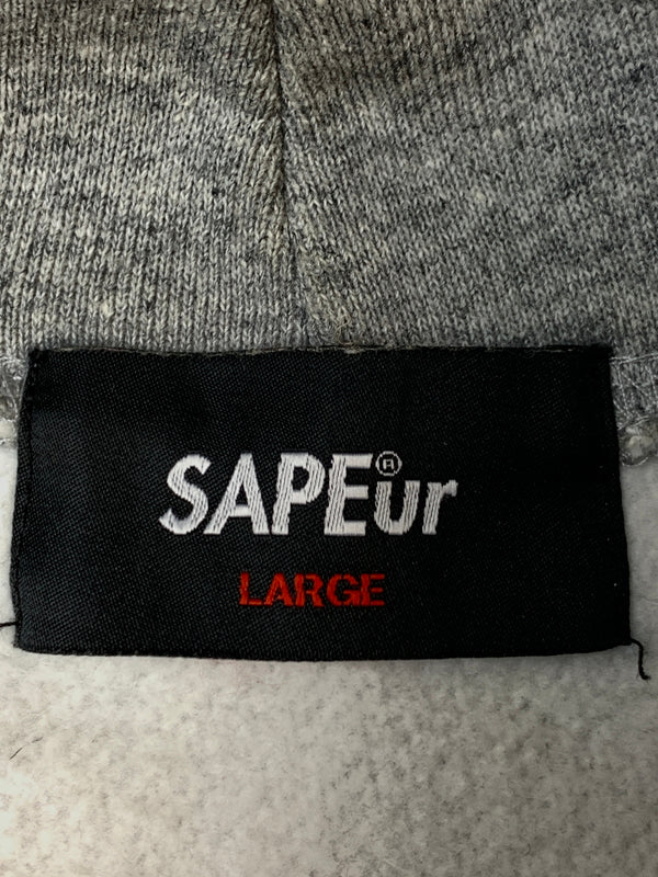 【中古品】【メンズ】 SAPEUR サプール MASATOSHI HAMADA HOODIE RED 浜田雅功 フーディー メンズ パーカー スウェット 142-261016-em-56-min サイズ：Ｌ カラー：グレー（レッド） 万代Net店