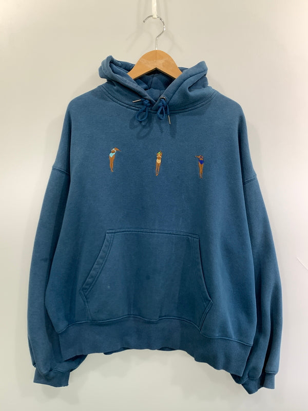 【現状渡し品】【メンズ】 TIGHTBOOTH タイトブース PULLOVER HOODIE プルオーバー フーディ メンズ パーカー トップス スウェット 刺繍 142-261022-em-07-min サイズ：M カラー：ターコイズブルー 万代Net店