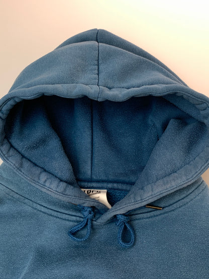 【現状渡し品】【メンズ】 TIGHTBOOTH タイトブース PULLOVER HOODIE プルオーバー フーディ メンズ パーカー トップス スウェット 刺繍 142-261022-em-07-min サイズ：M カラー：ターコイズブルー 万代Net店