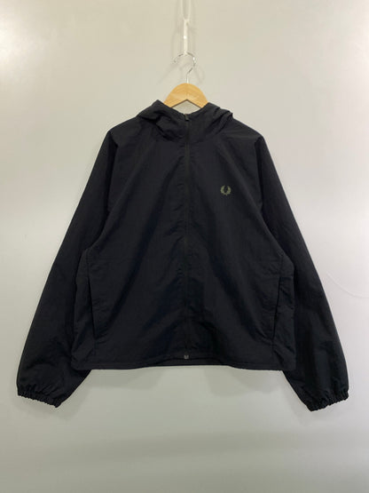 【中古品】【メンズ】 FRED PERRY フレッドペリー OVERSIZED HOODED SHELL JKT オーバーサイズ フーデッド シェルジャケット メンズ ライトアウター ナイロン 141-261015-em-30-min サイズ：M カラー：ブラック 万代Net店