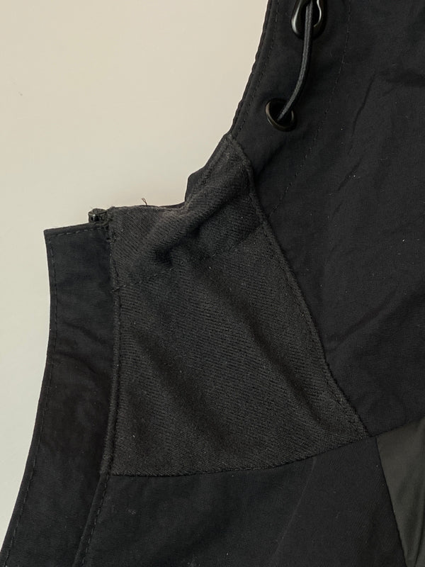 【中古品】【メンズ】 FRED PERRY フレッドペリー OVERSIZED HOODED SHELL JKT オーバーサイズ フーデッド シェルジャケット メンズ ライトアウター ナイロン 141-261015-em-30-min サイズ：M カラー：ブラック 万代Net店