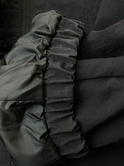 【中古品】【メンズ】 FRED PERRY フレッドペリー OVERSIZED HOODED SHELL JKT オーバーサイズ フーデッド シェルジャケット メンズ ライトアウター ナイロン 141-261015-em-30-min サイズ：M カラー：ブラック 万代Net店