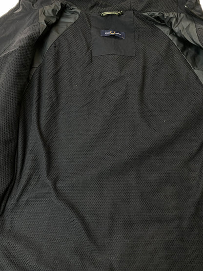 【中古品】【メンズ】 FRED PERRY フレッドペリー OVERSIZED HOODED SHELL JKT オーバーサイズ フーデッド シェルジャケット メンズ ライトアウター ナイロン 141-261015-em-30-min サイズ：M カラー：ブラック 万代Net店