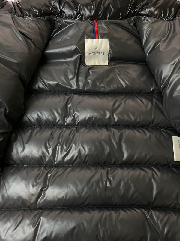 【中古品】【メンズ】 MONCLER モンクレール MAYA GIUBBOTTO DOWN JACKET 142-091-40366-05 マヤ ジュボット ダウンジャケット メンズ アウター ブルゾン 141-261015-em-36-min カラー：ブラック 万代Net店