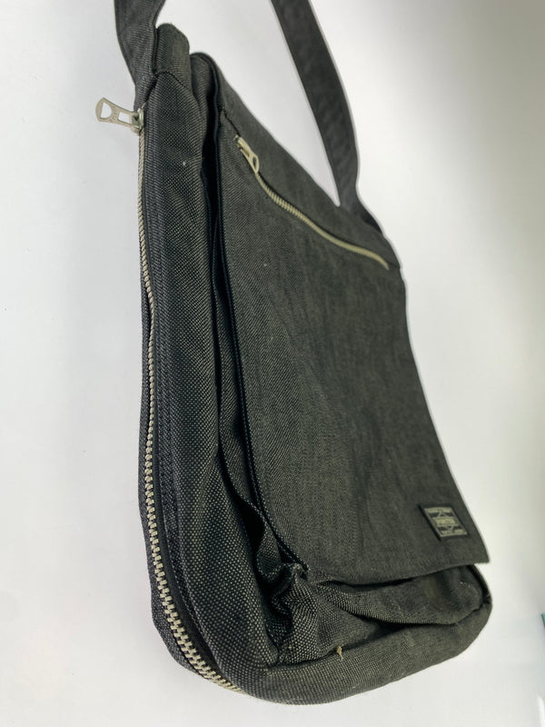【中古品】【メンズ/レディース】 PORTER ポーター SMOKY BAG 592-07628 スモーキー バッグ 縦型 ショルダーバッグ 吉田カバン コットン 鞄 肩掛け 188-261025-em-18-min カラー：ブラック 万代Net店