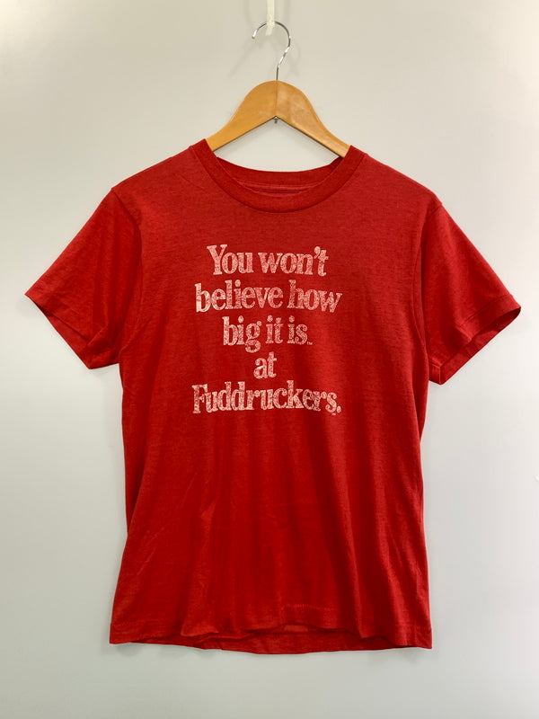 【現状渡し品】【メンズ】 USED ユーズド 80-90S FUDDRUCKERS S/S TEE 80年代 90年代 ファドラッカーズ ショートスリーブ 半袖Tシャツ トップス 146-261022-em-04-min カラー：レッド 万代Net店