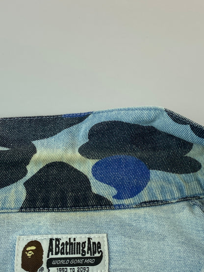 【中古品】【メンズ】 A BATHING APE アベイシングエイプ BLUE CAMO OVER DENIM JACKET 001LJJ301008M ブルー カモ オーバー デニム ジャケット メンズ アウター Gジャン 142-261022-em-36-min サイズ：L カラー：青色の迷彩柄 万代Net店