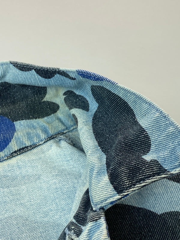 【中古品】【メンズ】 A BATHING APE アベイシングエイプ BLUE CAMO OVER DENIM JACKET 001LJJ301008M ブルー カモ オーバー デニム ジャケット メンズ アウター Gジャン 142-261022-em-36-min サイズ：L カラー：青色の迷彩柄 万代Net店