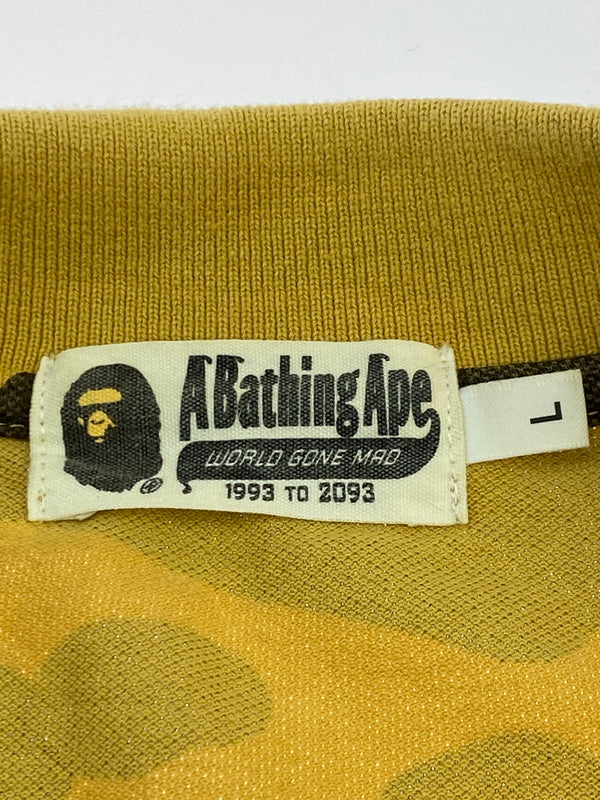 【中古品】【メンズ】 A BATHING APE アベイシングエイプ 1ST CAMO ONE POINT RELAXED FIT POLO 1ST カモ ワンポイント リラックス フィット ポロ 001POJ301004M ポロシャツ 半袖 142-261023-hu-29-min サイズ：L カラー：マスタード系（カモ） 万代Net店