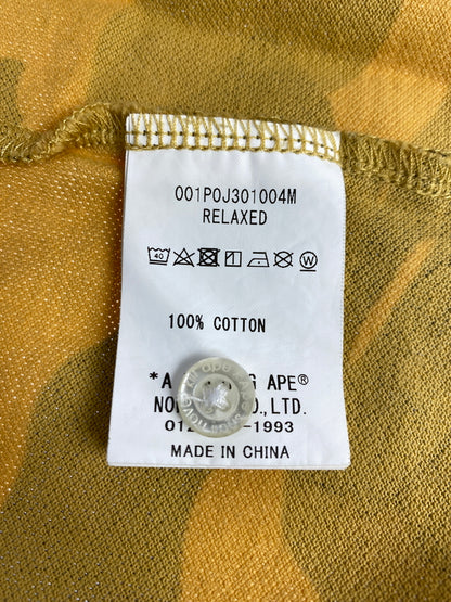 【中古品】【メンズ】 A BATHING APE アベイシングエイプ 1ST CAMO ONE POINT RELAXED FIT POLO 1ST カモ ワンポイント リラックス フィット ポロ 001POJ301004M ポロシャツ 半袖 142-261023-hu-29-min サイズ：L カラー：マスタード系（カモ） 万代Net店