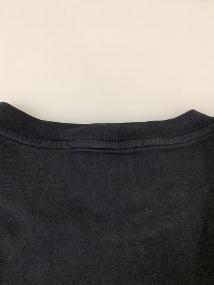 【中古品】【メンズ】 STONE ISLAND ストーンアイランド INSTITUTIONAL STAMP ONE BADGE PRINT TEE 80152NS83 インスティテューショナル スタンプ ワン バッジ 半袖 プリント Tシャツ 141-261020-em-06-min サイズ：L カラー：ブラック 万代Net店