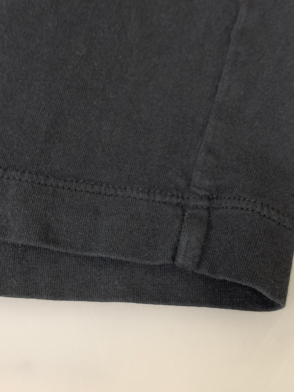 【中古品】【メンズ】 STONE ISLAND ストーンアイランド INSTITUTIONAL STAMP ONE BADGE PRINT TEE 80152NS83 インスティテューショナル スタンプ ワン バッジ 半袖 プリント Tシャツ 141-261020-em-06-min サイズ：L カラー：ブラック 万代Net店