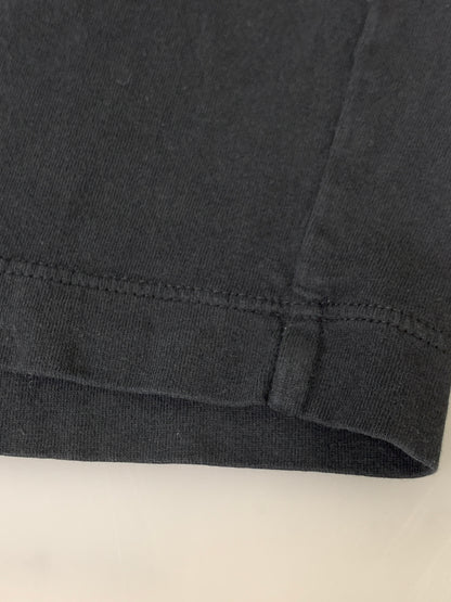 【中古品】【メンズ】 STONE ISLAND ストーンアイランド INSTITUTIONAL STAMP ONE BADGE PRINT TEE 80152NS83 インスティテューショナル スタンプ ワン バッジ 半袖 プリント Tシャツ 141-261020-em-06-min サイズ：L カラー：ブラック 万代Net店