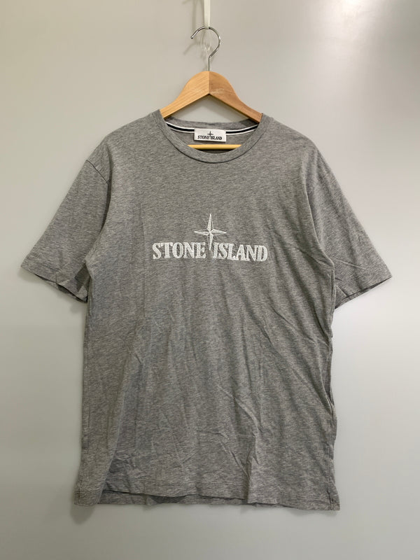 【中古品】【メンズ】 STONE ISLAND ストーンアイランド STITCHES TWO TEE 781521579 ステッチーズ ツー 半袖Tシャツ メンズ トップス クルーネック 刺繍 141-261020-em-05-min サイズ：L カラー：グレー 万代Net店